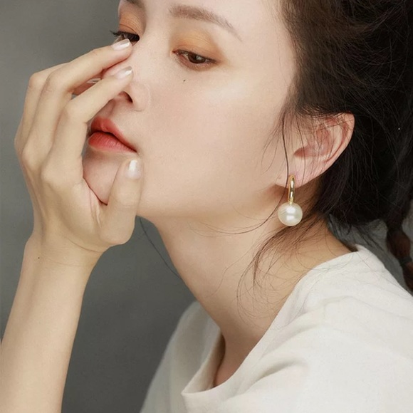 Big Imitation Pearl Gold Hoop Earrings - Picture 3 of 7